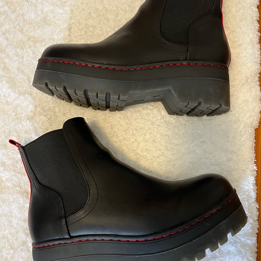 Women’s Mia Chelsea Boots (Blk/Red)